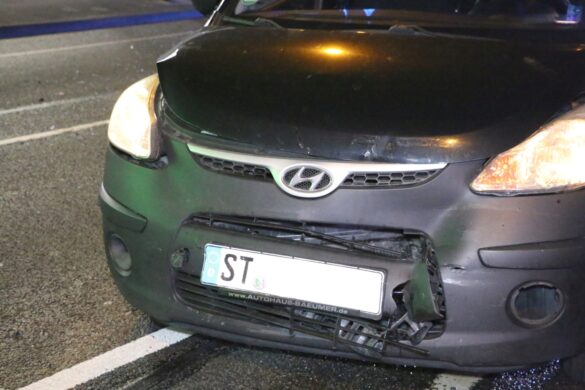 Pagenstecherstraße nach Unfall blockiert, eine Person verletzt