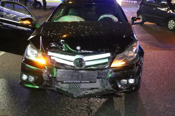 Pagenstecherstraße nach Unfall blockiert, eine Person verletzt