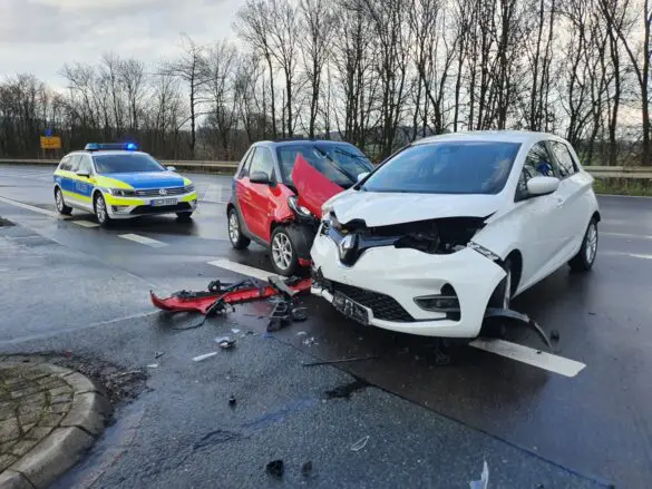 Autos krachen an Autobahnauffahrt zur A30 in Melle gegeneinander