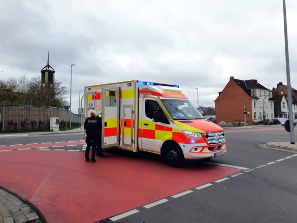 Eine Person verletzt: PKW touchiert Fahrrad an Natruper Straße