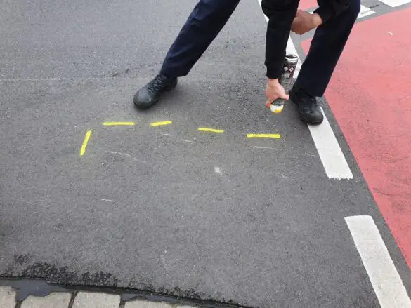 Eine Person verletzt: PKW touchiert Fahrrad an Natruper Straße