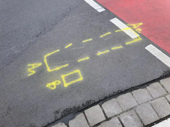 Eine Person verletzt: PKW touchiert Fahrrad an Natruper Straße