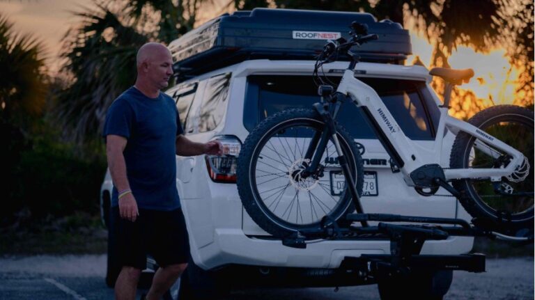E-Bike auf dem Fahrradgepäckträger