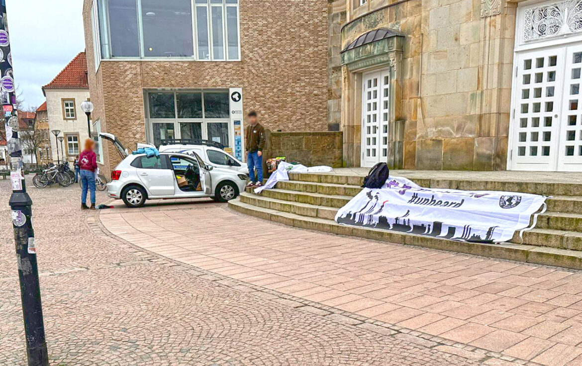 fff mit dem Auto vor dem Osnabrücker Theater