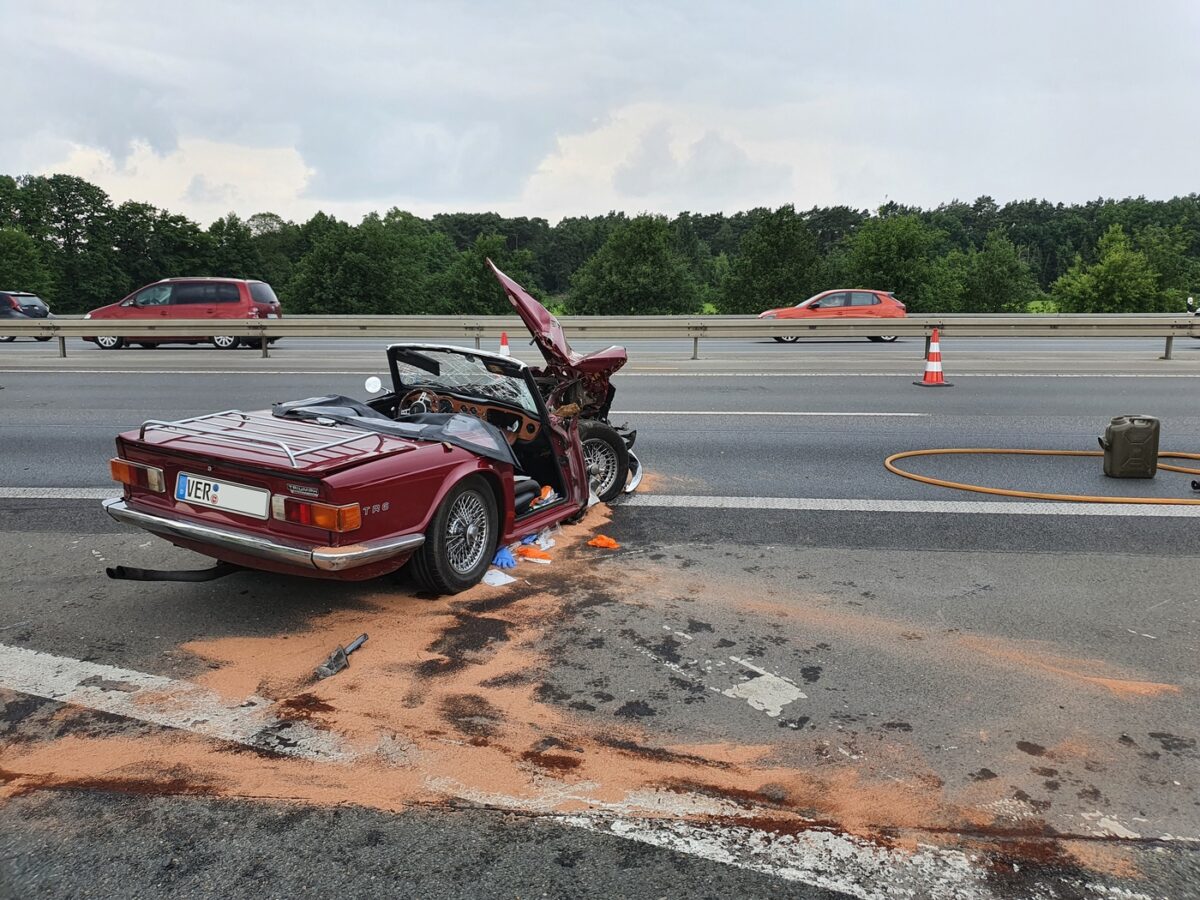 Schwerer Auffahrunfall auf Autobahn A1 bei Lengerich fordert zwei Schwerverletzte Auffahrunfall auf der A1
