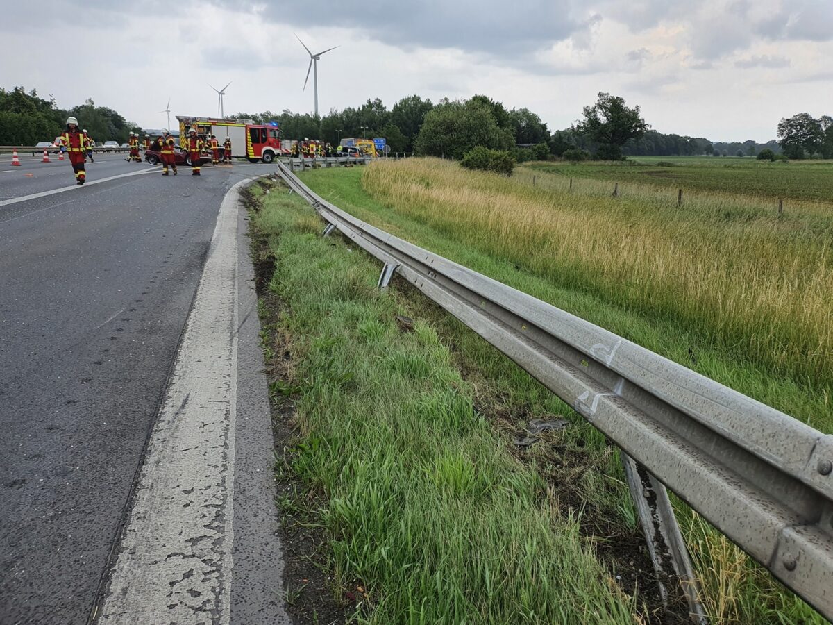 Schwerer Auffahrunfall auf Autobahn A1 bei Lengerich fordert zwei Schwerverletzte Auffahrunfall auf der A1
