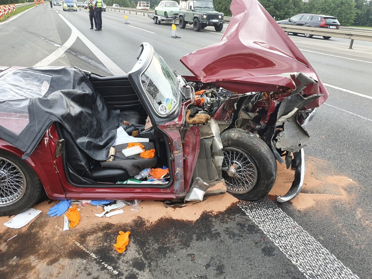 Schwerer Auffahrunfall auf Autobahn A1 bei Lengerich fordert zwei Schwerverletzte Auffahrunfall auf der A1
