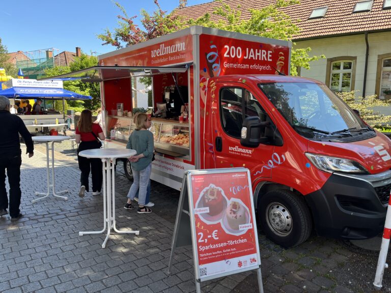 Bildunterschrift: Der Tortentruck wird am Freitag, Samstag und Sonntag auf dem Markt für Kunst und Handwerk in Bad Iburg anzutreffen sein. Foto: M. Bley/Sparkasse Osnabrück.