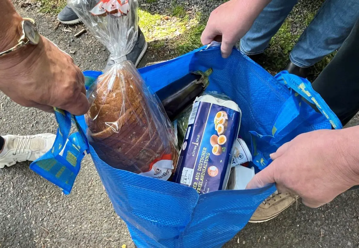 Jeden Mittwoch liefern Ehrenamtliche der Tafelzweigstelle in Bissendorf Lebensmitteltüten aus. / Foto: Gemeinde Bissendorf