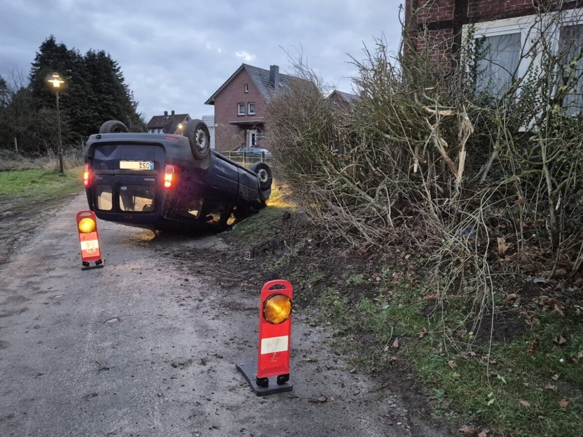 PKW landet in Bramsche auf dem Dach