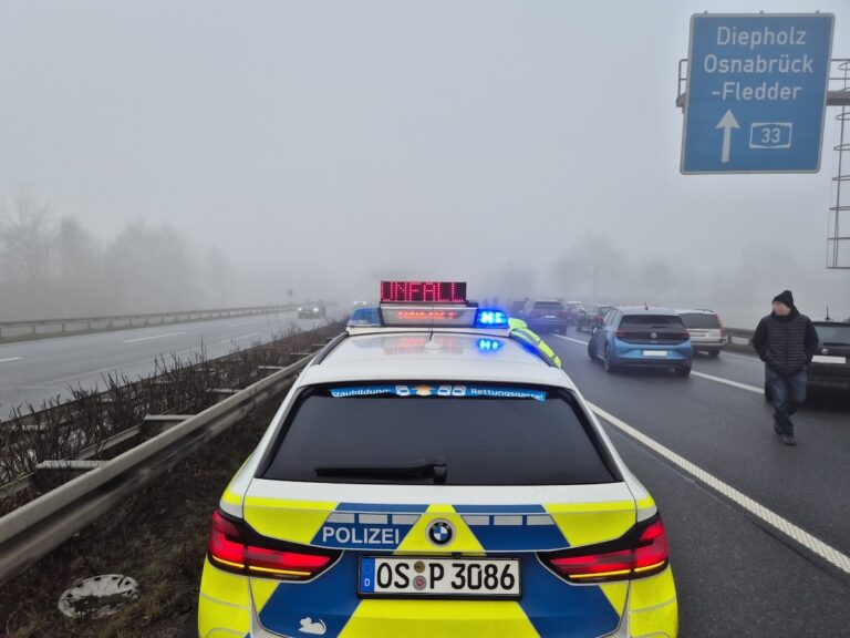 Unfall im Nebel auf der Autobahn bei Osnabrück in Osnabrück (Gesamtstadt)