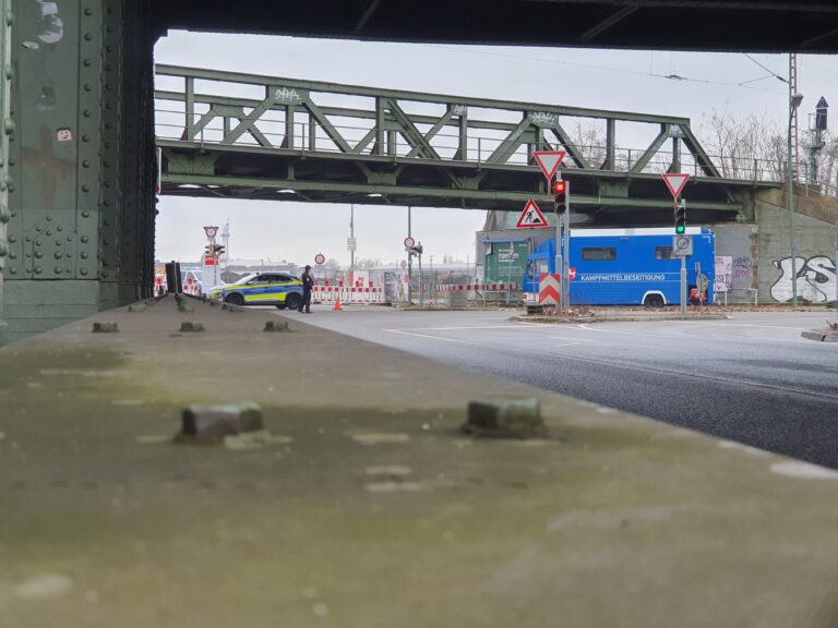Kampfmittelbeseitigungsdienst am Lokviertel. / Foto: Westermann