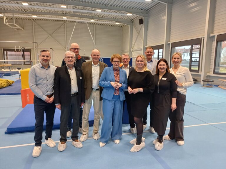 Gruppenbild im neuen Turnzentrum des SC Melle 03