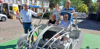 Testen das neue Kletterauto: Jutta Dettmann und Uwe Plaß (vorne sitzend). Mit dabei (von links): Uwe-Heinz Bendig, Sandra Löseke und Florian Schmeing. / Foto: Stadt Melle