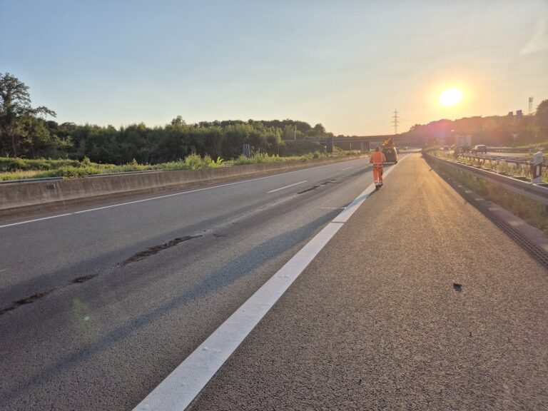 Autobahnmeisterei bei Sommerhitze