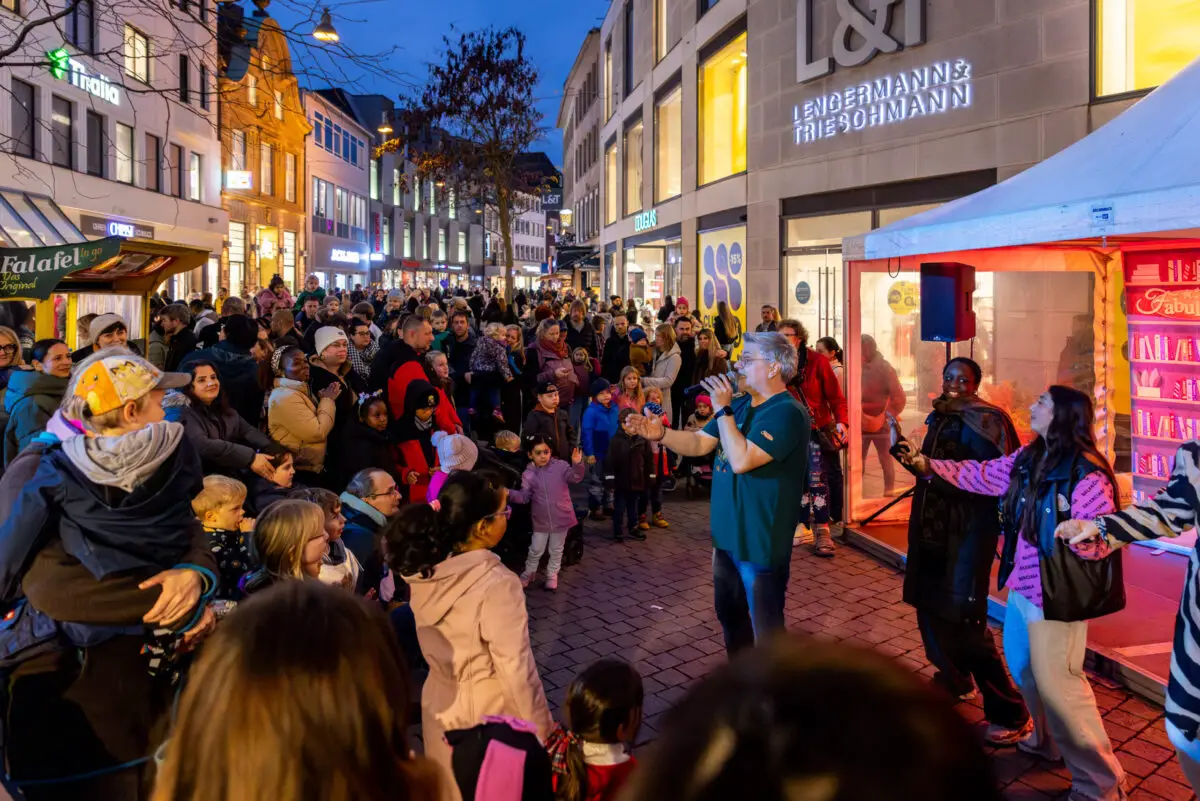 Moonlight Shopping lockt Tausende in die Innenstadt von Osnabrück Moonlight Shopping in Osnabrück, 8.11.2025 in Verbindung mit Altstadt BEATS.