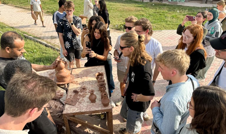 45 Studierende aus den Studiengängen Industrial Product Design und Freiraumplanung reisten nach Ägypten und arbeiten dort gemeinsam mit ägyptischen Studierenden an einem interdisziplinären Stadtentwicklungsprojekt. / Foto: Hochschule Osnabrück in Osnabrück (Gesamtstadt)