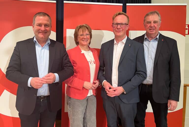 Guido Pott (SPD-Landtagsabgeordneter), Jutta Olbricht (Vorsitzende der SPD-Kreistagsfraktion), Alexander Bartz (SPD-Landratskandidat) und Werner Lager (SPD-Kreisvorsitzender)/ Foto: Erik Bertels in Landkreis Osnabrück (Region)