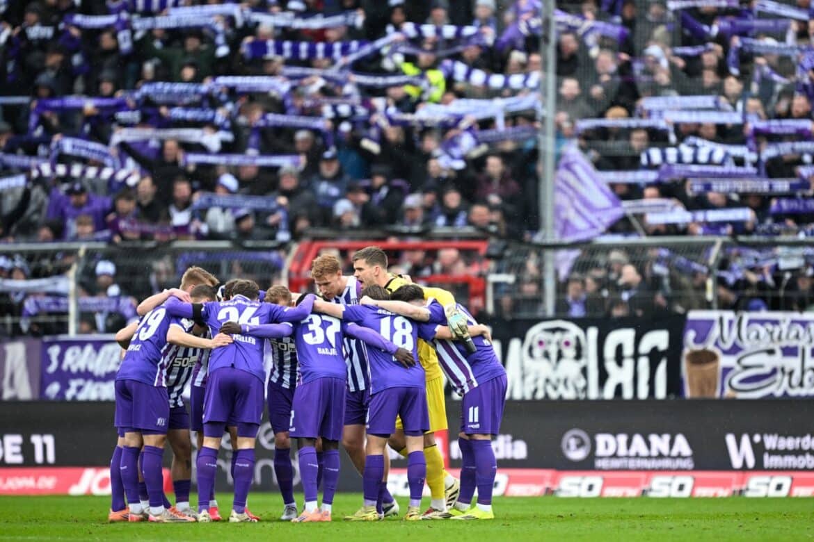 Mannschaft und Fans vom VfL Osnabrück