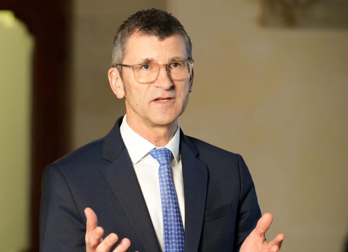 Polizeipräsident Friedo de Vries zieht eine insgesamt positive Bilanz zur Polizeilichen Kriminalstatistik (PKS) aus dem letzten Jahr. Wenngleich Gewalt- und Kinder-/Jugendkriminalität im Fokus weiterer Bemühungen stehen. / Foto: Polizei Osnabrück