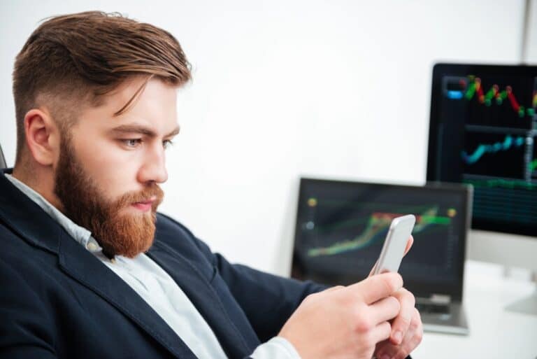 Börsenmakler am Telefon