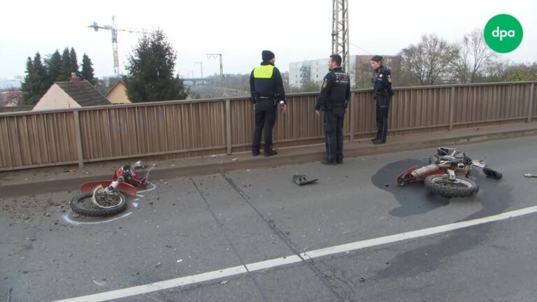 Schwerer Motorradunfall in Heidelberg – Fahrer stürzt von Brücke