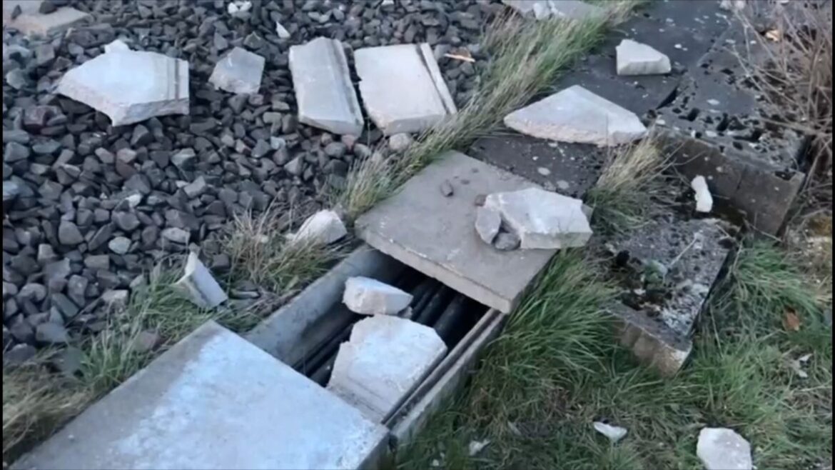 Zug kollidiert mit Betonplatten: Staatsschutz ermittelt