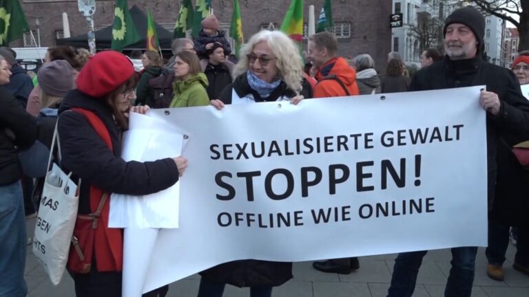 Solidarität mit Collien Fernandes: Demo gegen sexualisierte Gewalt