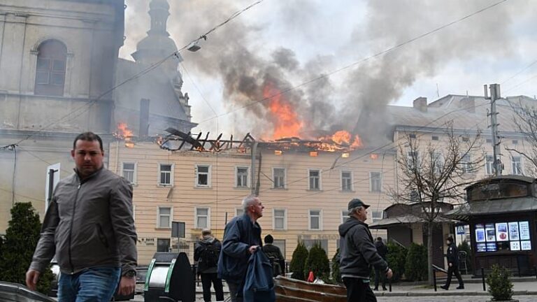 Russischer Drohnenangriff trifft historische Altstadt von Lwiw