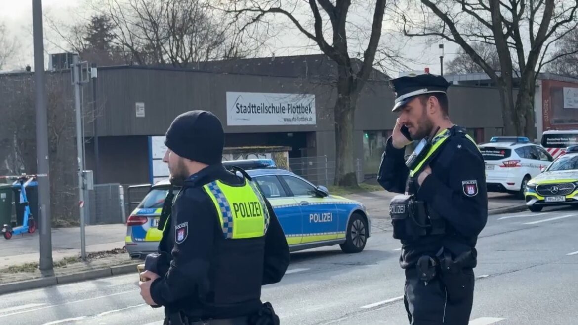 Messereinsatz an Hamburger Schule: 13-Jähriger schwer verletzt