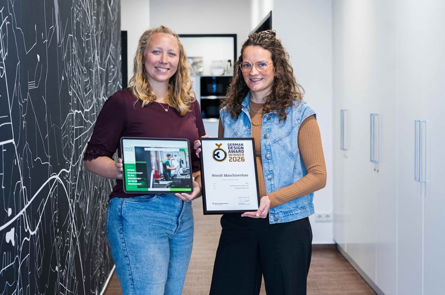 v.l.: Julia-Marie Kramer, Projektmanagerin bei team4media und Franziska Prenzler, Senior Art Director bei team4media