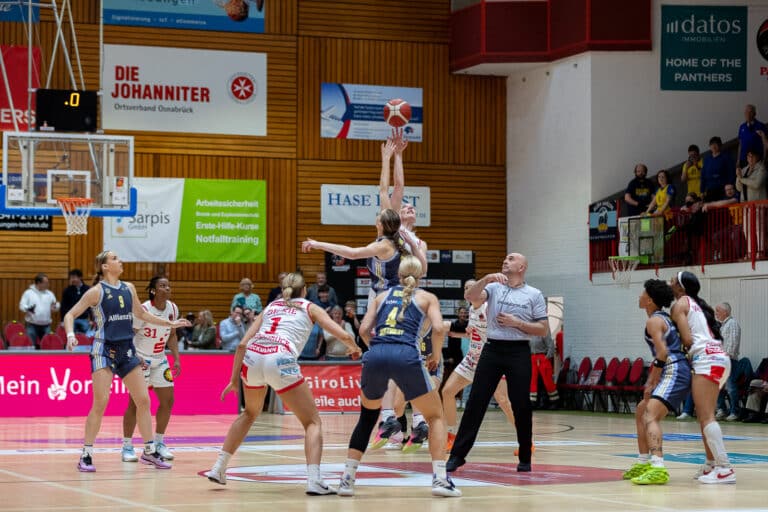 GiroLive Panthers vs. Alba Berlin / Foto: Alexander Reinhard in Osnabrück (Gesamtstadt)