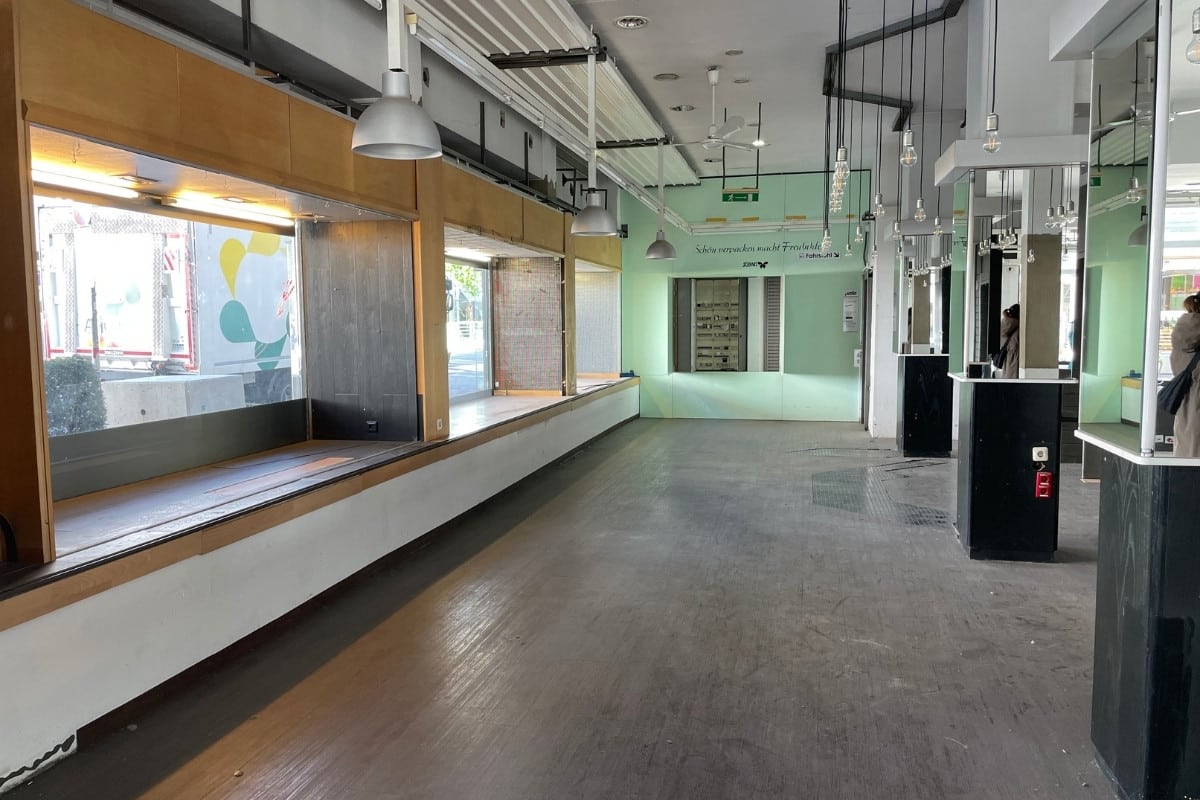 Im Erdgeschoss des ehemaligen Schreibwarenladens soll künftig der Bereich für Kinder bis fünf Jahre entstehen. / Foto: Dominik Lapp