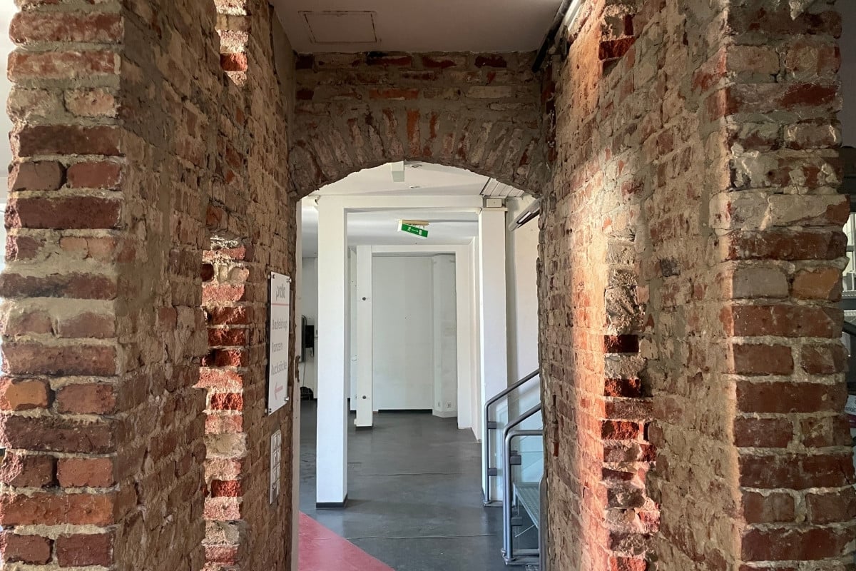 In dem hübschen alten Gemäuer soll künftig ein Baum entstehen – von den Wurzeln bis zur Baumkrone. / Foto: Dominik Lapp