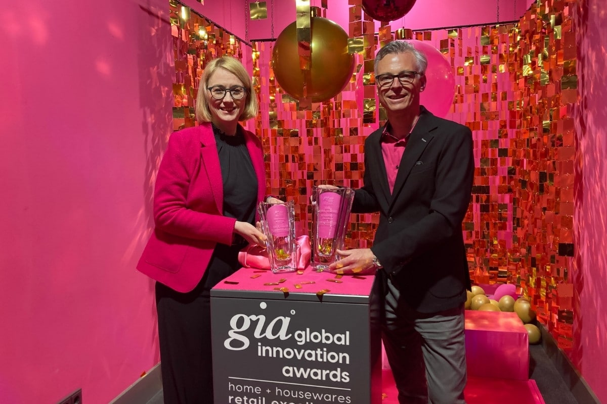 Katharina Pötter und Tobias Schonebeck mit dem GIA. / Foto: Dominik Lapp