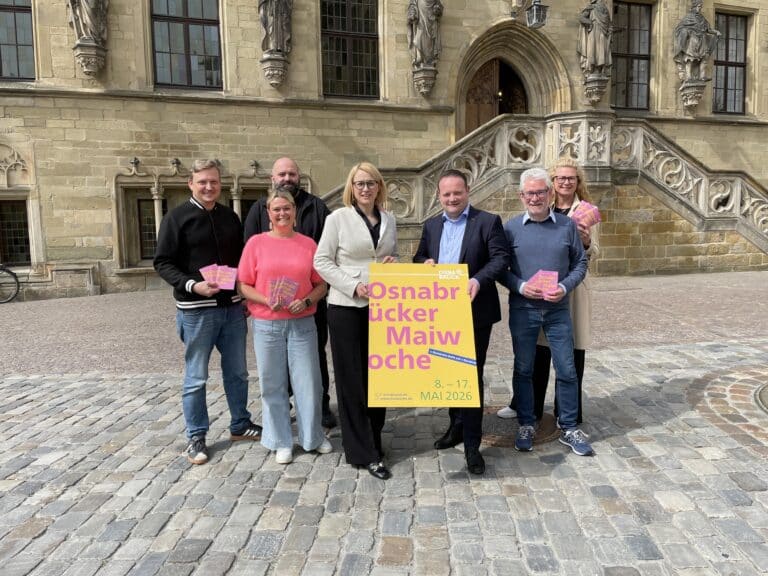 So gutes Wetter wie bei der Programm-Präsentation wünschen sich die Verantwortlichen auch für die Maiwoche 2026. / Foto: Dominik Lapp in Innenstadt