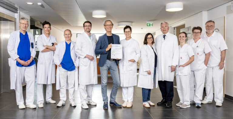 Das Onkologische Zentrum Osnabrück am Franziskus-Hospital der Niels-Stensen-Kliniken ist von der Deutschen Krebsgesellschaft ausgezeichnet worden. Darüber freut sich das gesamte Team. / Foto: NSK/Oliver Pracht in Georgsmarienhütte