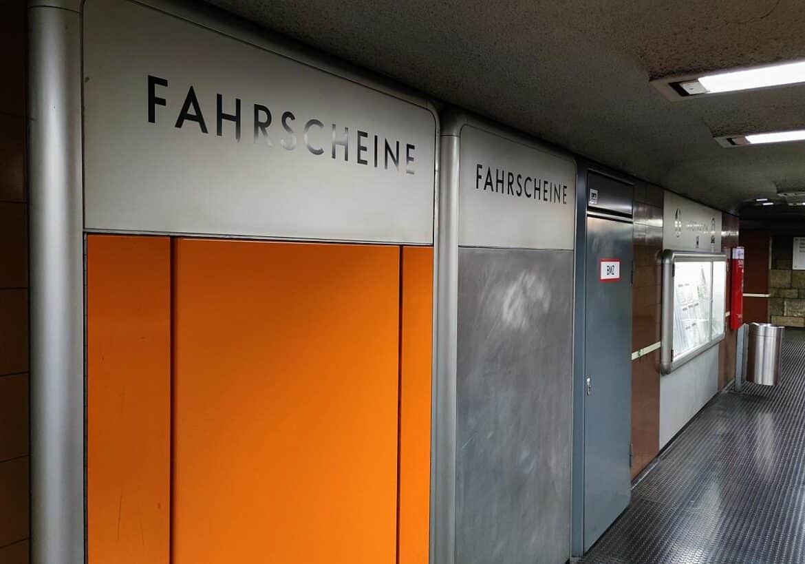 Entfernter Fahrscheinautomat