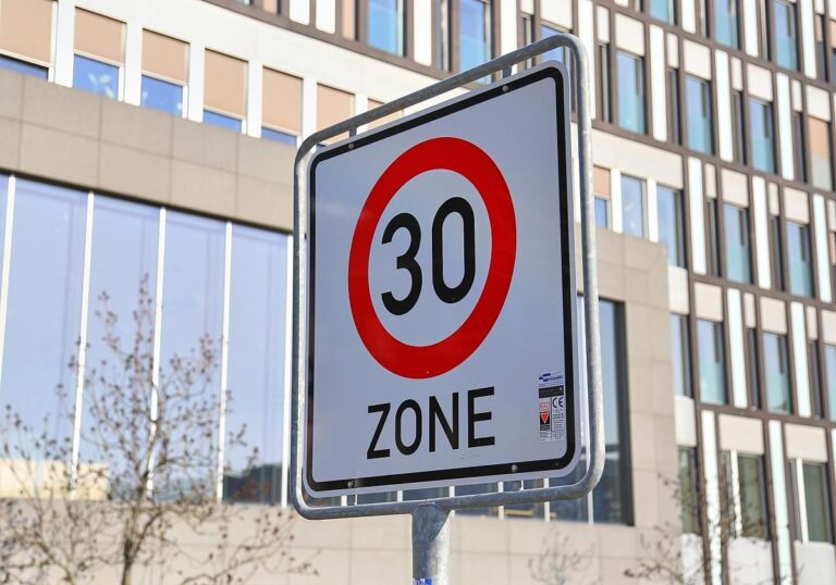 Tempo-30-Schild (Archiv)