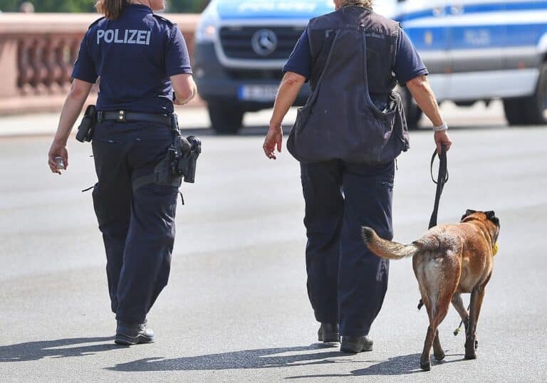 Polizistinnen mit