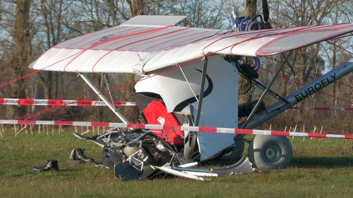 Leichtflugzeug stürzt in Cloppenburg ab: Pilot stirbt