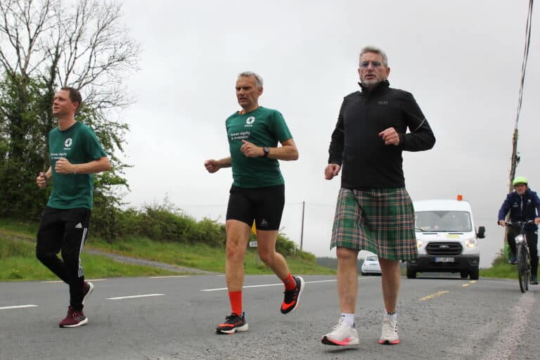 Irland 2022: Stephan Schulte und John McGurk laufend/ Foto: Sportler 4 a childrens world e.V. in Osnabrück (Gesamtstadt)