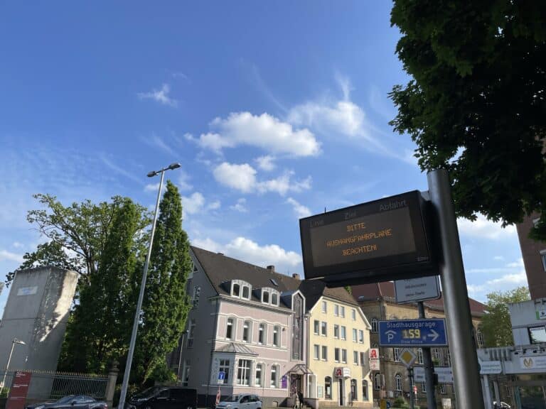 Die Fahrgastanzeiger wie hier an der Haltestelle Heger Tor sind außer Betrieb. / Foto: Dominik Lapp in Osnabrück (Gesamtstadt)