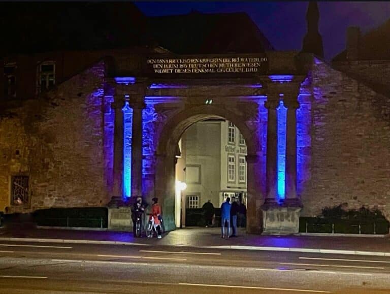 Heger Tor leuchtet blau. / Foto: Privat in Osnabrück (Gesamtstadt)