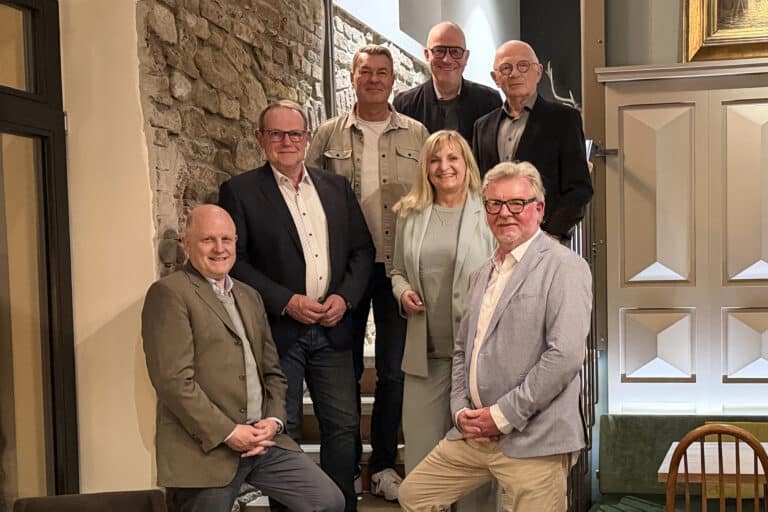 Gemeinsamer Abschied nach 21 Jahren Vereinstätigkeit (von links): Rudolf Festag, Ansgar Pohlmann, Olaf Bick, Jörg Janssen, Siegfried Holtmann, Dagmar Bahlo und Hans-Joachim Graef. Auf dem Bild fehlt der ehemalige Bürgermeister Heinz Lunte, der ebenfalls kraft Amtes Mitglied im Vorstand war./Foto: Stadtmarketing Georgsmarienhütte GmbH