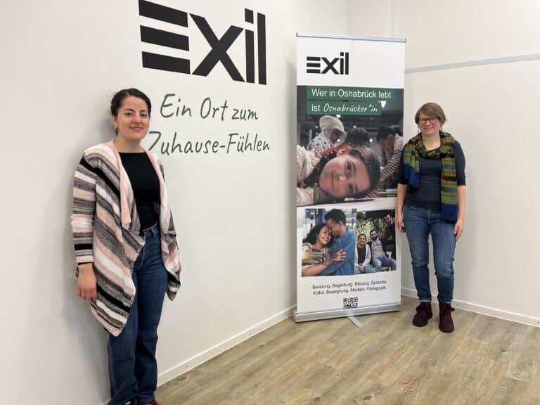 Ehrenamtskoordinatorin Alejandra Bedoya (links) und Projektleiterin Lara Benteler (rechts). / Foto: Mailin Goldkamp in Innenstadt