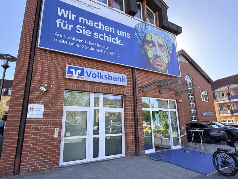 Die frisch renovierte Volksbank in Wallenhorst in Wallenhorst (Zentrum)