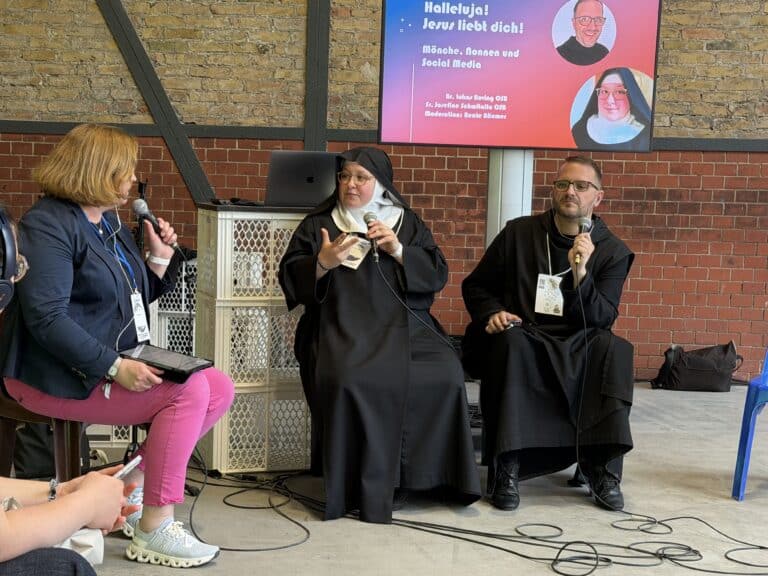 Bruder Lukas aus dem Erzbistum Hamburg und Schwester Josefine aus dem Bistum Osnabrück beim gemeinsamen Talk auf Digitalmesse/ Foto: Pressestelle Bistum Osnabrück in Osnabrück (Gesamtstadt)