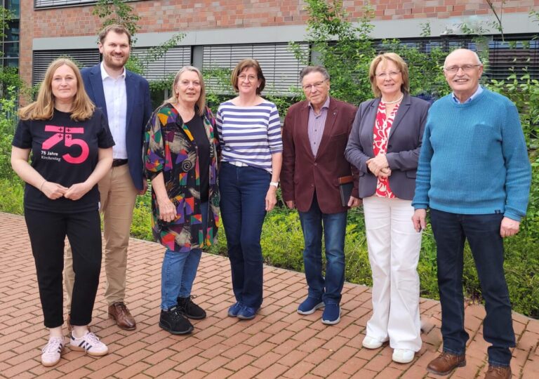 v.l.n.r.: Silke Depker (Bad Essen), Malte Stakowski (Vorstand des Landkreises Osnabrück), Ursula Möhr-Loos (Bad Essen), Monika Abendroth (Hilter), Hartmut Nümann (Dissen), Jutta Olbricht (Georgsmarienhütte) und Karl-Georg Görtemöller (Bramsche)/Foto: SPD Fraktion Landkreis Osnabrück in Landkreis Osnabrück (Region)