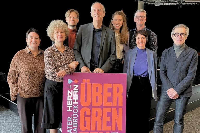Intendant Ulrich Mokrusch (Mitte) mit dem Leitungsteam des Theaters Osnabrück. / Foto: Dominik Lapp in Innenstadt